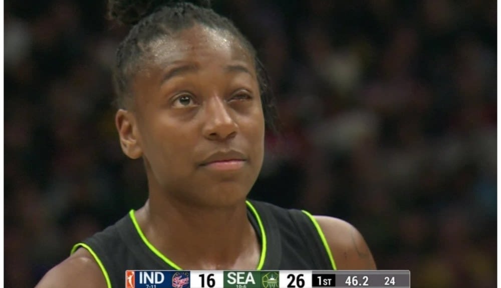 Jewell Loyd really dropped 34 points against the Fever with one eye almost closed