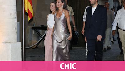 La reina Letizia, deslumbrante en la clausura del Atlàntida Film Festival de Mallorca