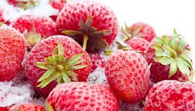 Las fresas importadas en EE.UU. podrían estar "altamente" contaminadas con pesticidas: informe - La Opinión