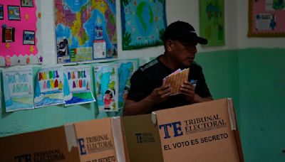 Panamá vota en elecciones en las que el sustituto del expresidente Martinelli llega como favorito