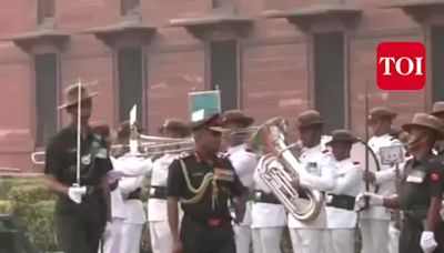 Honour For Outgoing Indian Army Chief General Manoj Pande In Delhi | Watch | News - Times of India Videos