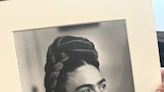 Medio centenar de fotos desconocidas de Frida Kahlo ahondan en su leyenda en Nueva York