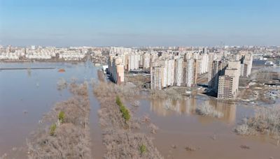 Massenevakuierung in Kasachstan Flutpegel in russischer Stadt steigt auf Rekordwert - Lage stabiler
