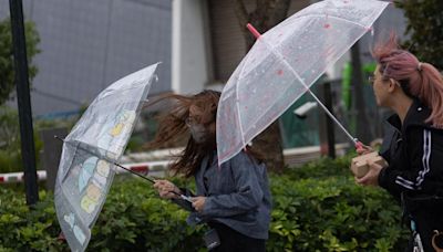 黃雨｜天文台發今年首個黃色暴雨警告信號 生效逾一小時後取消