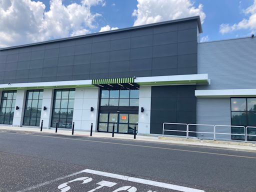 Amazon Fresh stores in Bensalem, Middletown are hiring. Could they open soon?