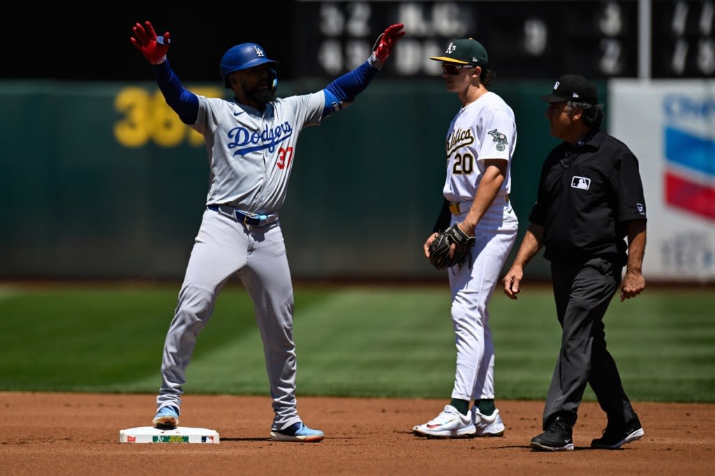 Dodgers bid farewell to Oakland with a win to take the series