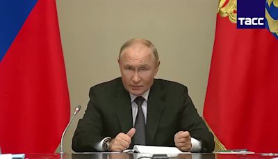 ‘Rattled’ Putin’s body language reveals deep fear over Ukraine invasion