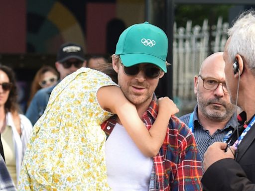 Ryan Gosling y Eva Mendes aparecen juntos en público por primera vez en una década, acompañados de sus hijas