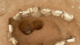 Descubren en Francia una bodega de la Prehistoria “sin precedentes” y en su interior hallan una “tumba séxtuple”