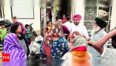 Kochar market residents protest over water supply issues | Ludhiana News - Times of India