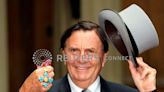 Barry Humphries, criador de Dame Edna, morre aos 89 anos