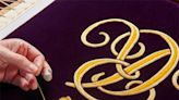 Primeras imágenes de la túnica que llevará la reina Camilla en la coronación, con homenaje incluido a Isabel II