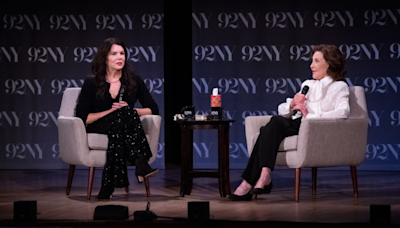 Lauren Graham & Kelly Bishop Have Nostalgic "Gilmore Girls" Reunion & Fans Want More