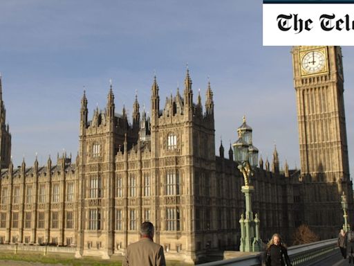 Big Ben clock stops as hands freeze at 9am