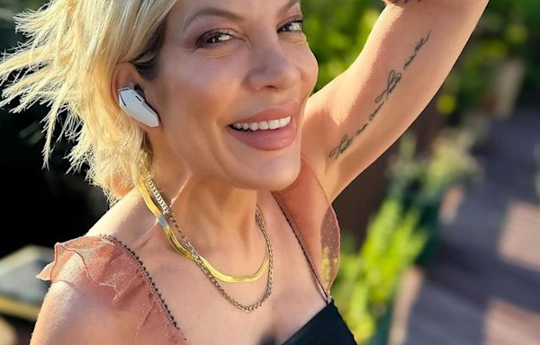 Tori Spelling Reveals She Replaced Her "Disgusting" Teeth With New Veneers - E! Online