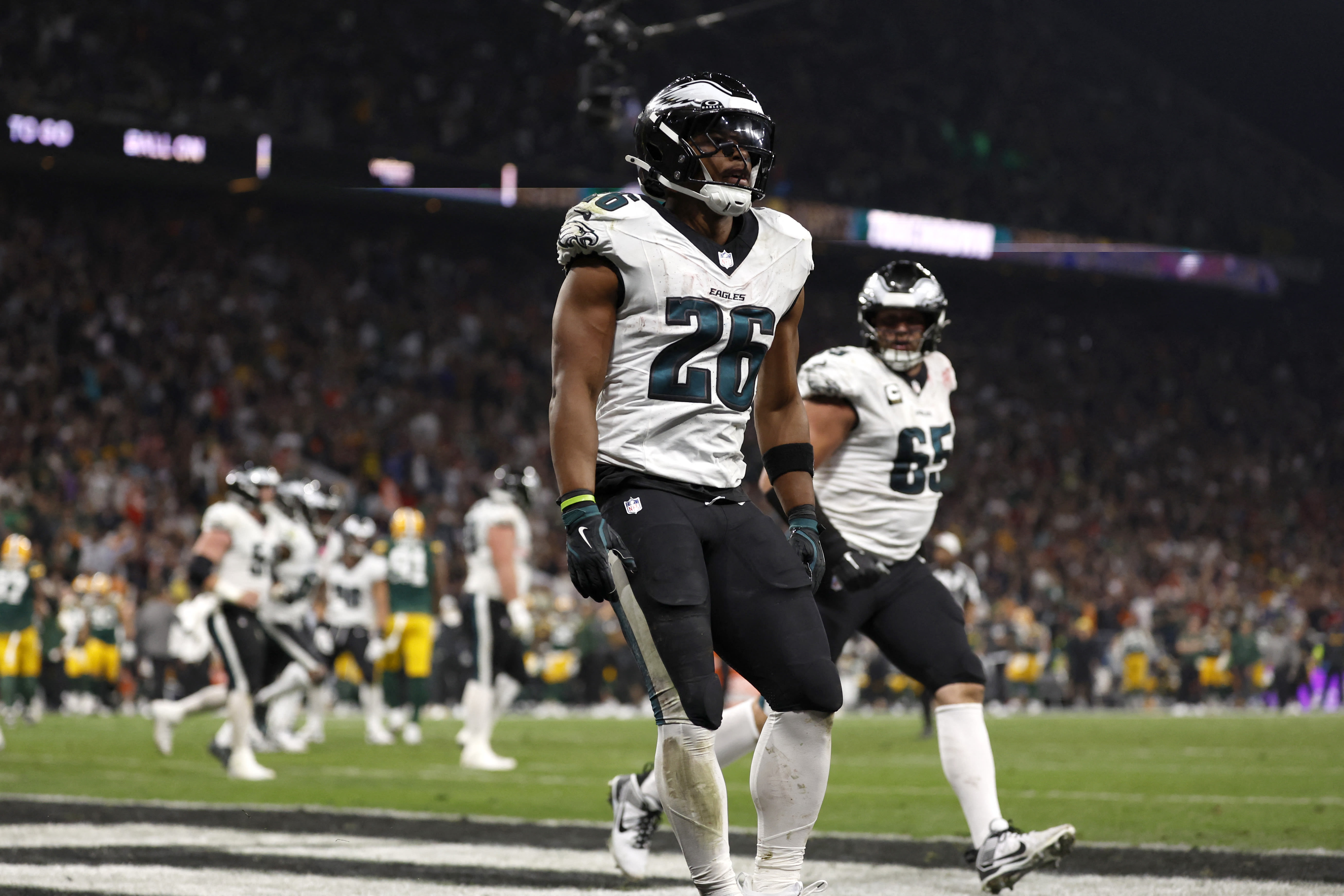 Eagles vs. Packers score: Saquon Barkley's 3-touchdown night powers Philadelphia to win in Brazil