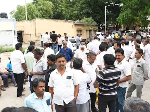 AIADMK functionary murdered in Salem; cadre and relatives suspect the hand of lottery, ganja sellers