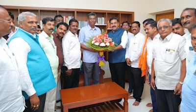 Karnataka BJP president Vijayendra meets minister Satish Jarkiholi, both leaders claim meeting has no political significance