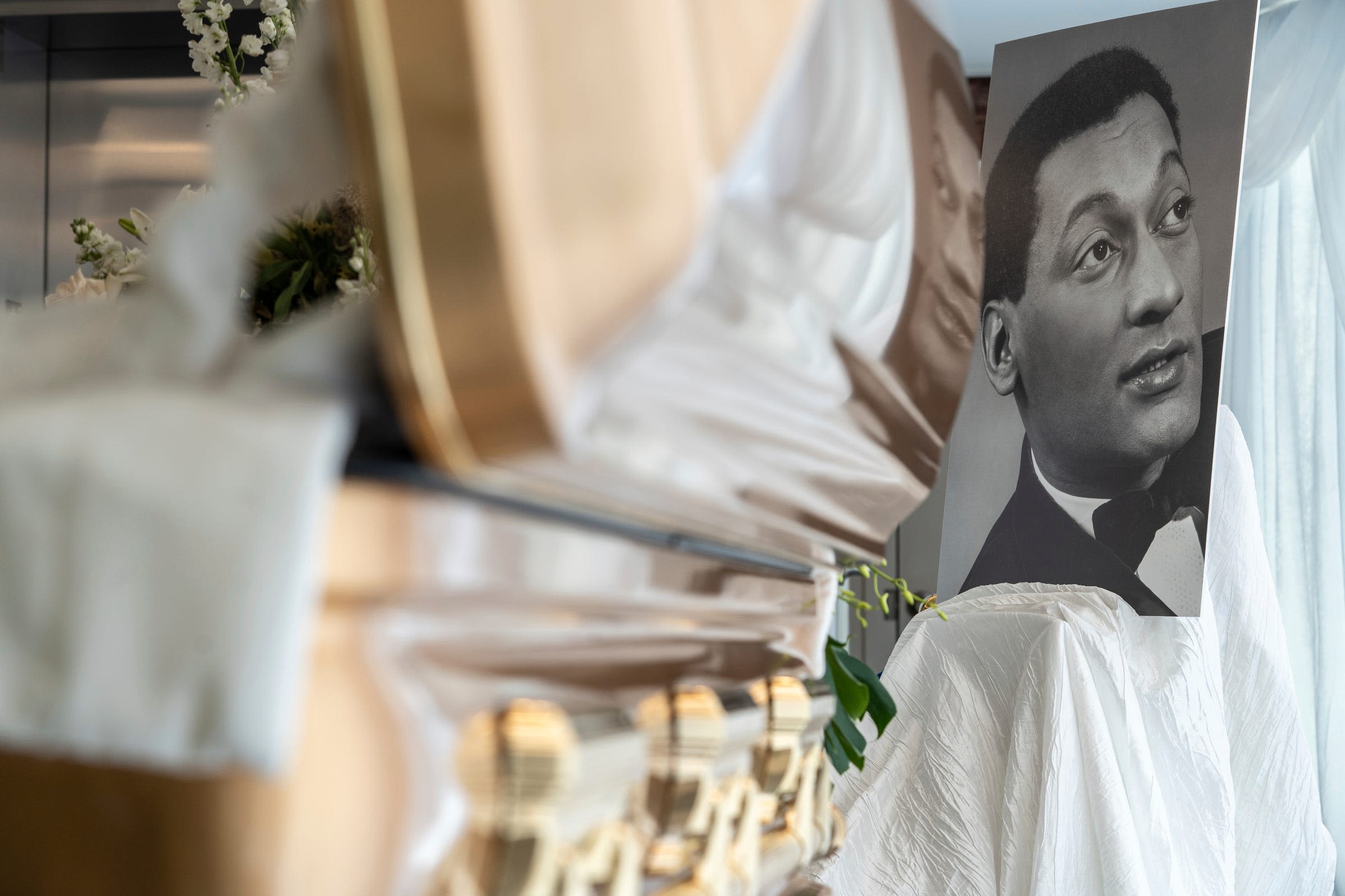 Watch replay: Funeral for Four Tops' Duke Fakir in Detroit with Stevie Wonder, more