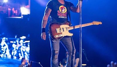 Keith Urban dons Buc-ee's t-shirt from Athens during recent show