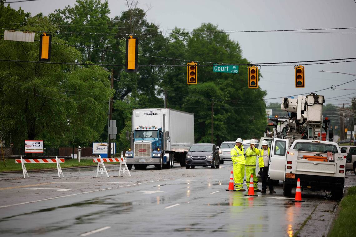 2 dead, thousands without power as storms, possible tornado pummel Charlotte region