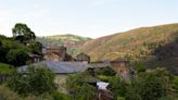 La bonita parroquia con vistas a los paisajes más impresionantes de Asturias que ha logrado ganarle la batalla al tiempo