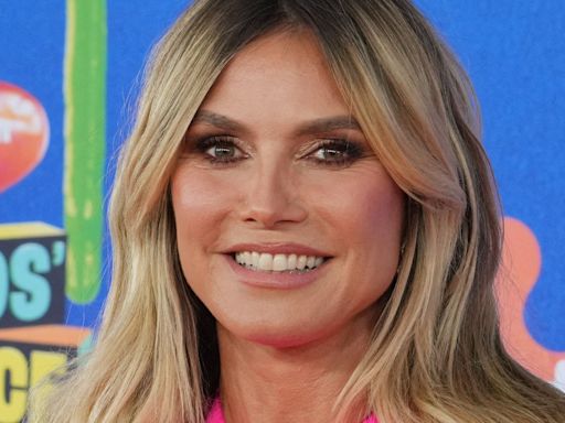 Heidi Klum, 50 ans et divine en lingerie en dentelle noire : elle exhibe sa poitrine et ses abdos