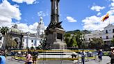 Cercan monumento de la Independencia, en el centro histórico de Quito, tras intento de hurto de pieza