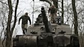 Los soldados en Ucrania dicen que los tanques suministrados por EE.UU. los convierten en blanco de ataques rusos