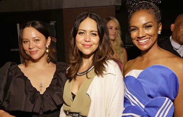 The Rookie Stars Tease ‘Bumpy’ Romantic Roads Ahead, Hype ‘Cop Moms’ Spinoff — WATCH