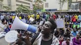 Kenianos protestan contra las demoliciones forzadas por las inundaciones