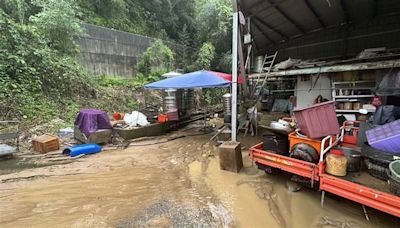 快訊／三峽五寮大雷雨狂炸 土石泥流淹家園疏散9人