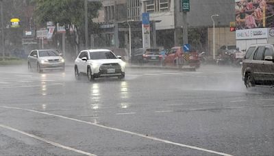 快訊／國家級警報大響！4縣市大雷雨開炸 要出門再等等