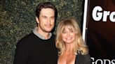 Oliver Hudson, el hijo de Goldie Hawn, explicó por qué en su infancia se sintió “desprotegido”