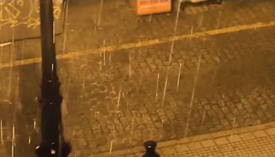 Una fuerte tormenta, acompañada de granizo, descarga sobre Málaga