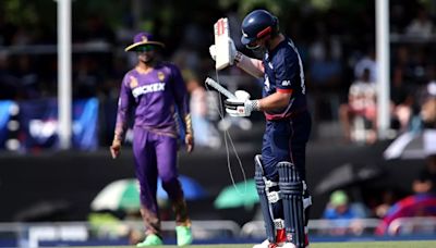 Travis Head Left Stunned As Andre Russell's Delivery Breaks His Bat- WATCH