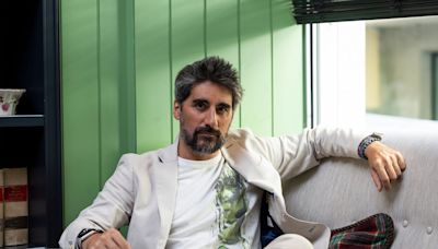 Manel Loureiro: “Ser escritor viste que te cagas, te da un barniz intelectual”