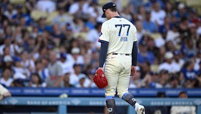 Se termina la temporada para el pitcher sensación de los Dodgers