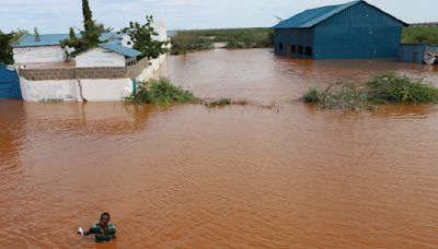 As Kenya's flood toll rises, Human Rights Watch says officials must step up efforts