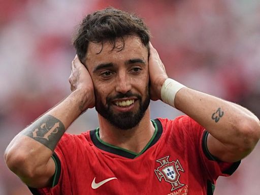 Man Utd urged to sign £50m midfielder 'who is a better passer than Fernandes'