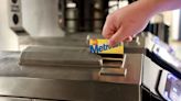 Mismo día y en persona: neoyorquinos pueden solicitar descuento del 50% en precio de la MetroCard