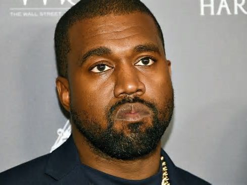 Kanye West si dà al porno: “Progetto pronto per l’estate. Mi piacciono le trame, io li guardo senza volume”