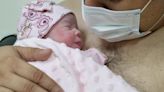 La Nación / Clínicas: papás acompañan nacimientos de sus hijos y aplican parto humanizado