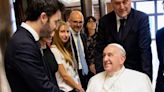 El gobernador Ignacio Torres visitó al Papa Francisco en el Vaticano