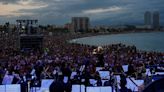 Dudamel regala a Barcelona un concierto de película en la arena