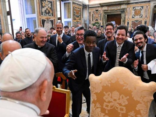 Papa Francisco recebe Fábio Porchat, Chris Rock e mais em encontro com humoristas no Vaticano; veja