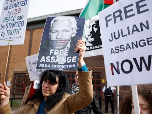 WikiLeaks founder Julian Assange published U.S. secrets as a journalist. He's no criminal.