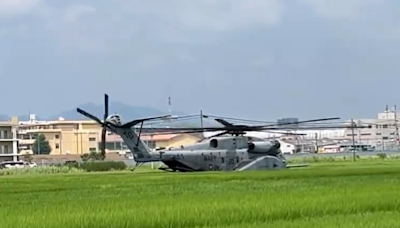 美軍直升機迫降日本神奈川縣農田！ 機上載12人
