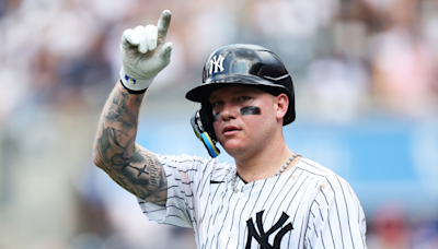 Yankees manager Aaron Boone defends Alex Verdugo after outfielder fails to run out ground ball: 'He's beat up'