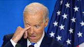 Los yerros y titubeos hunden al presidente Biden